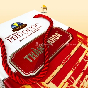 hop-qua-nuoc-mam-cao-cap-thanh-khoa-san-xuat-hop-cung-in-an-theo-yeu-cau-duc-tien-printing